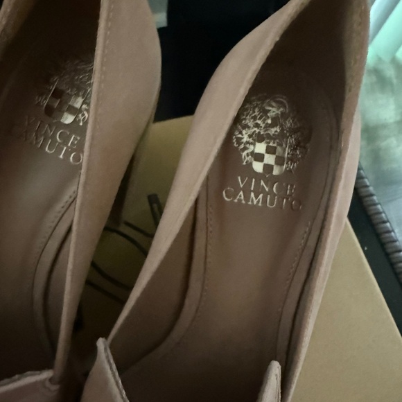 Vince Camuto Tan Pump size 9 - Picture 4 of 4